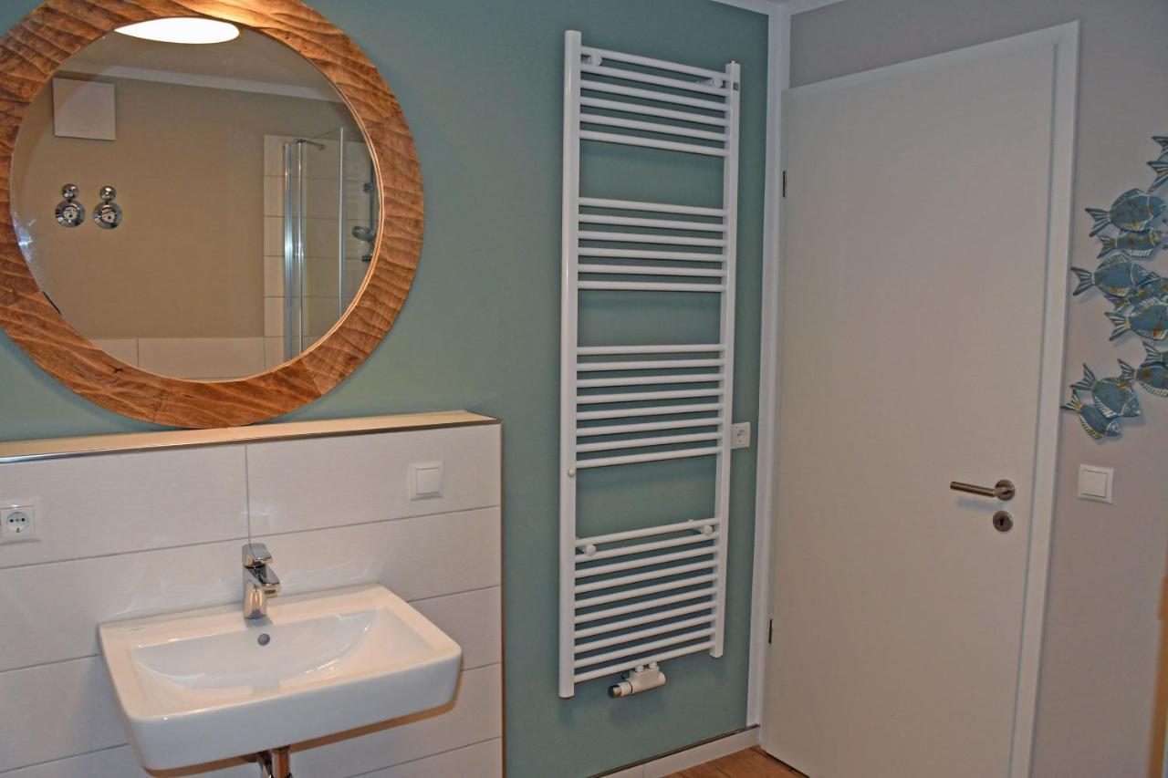 Schoene Ferienwohnungen Mit Kamin Im Ostseebad Sellin Exterior photo